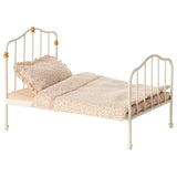 Vintage bed voor muizen